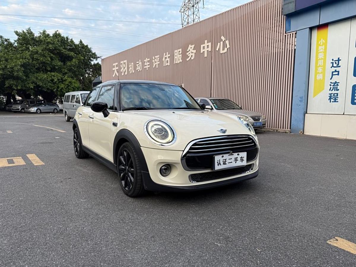 MINI MINI  2020款 1.5T COOPER 藝術(shù)家 五門版圖片