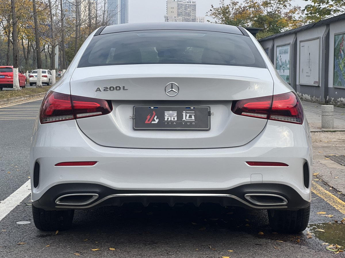 奔馳 奔馳A級(jí)  2019款 A 200 L 運(yùn)動(dòng)轎車先行特別版圖片