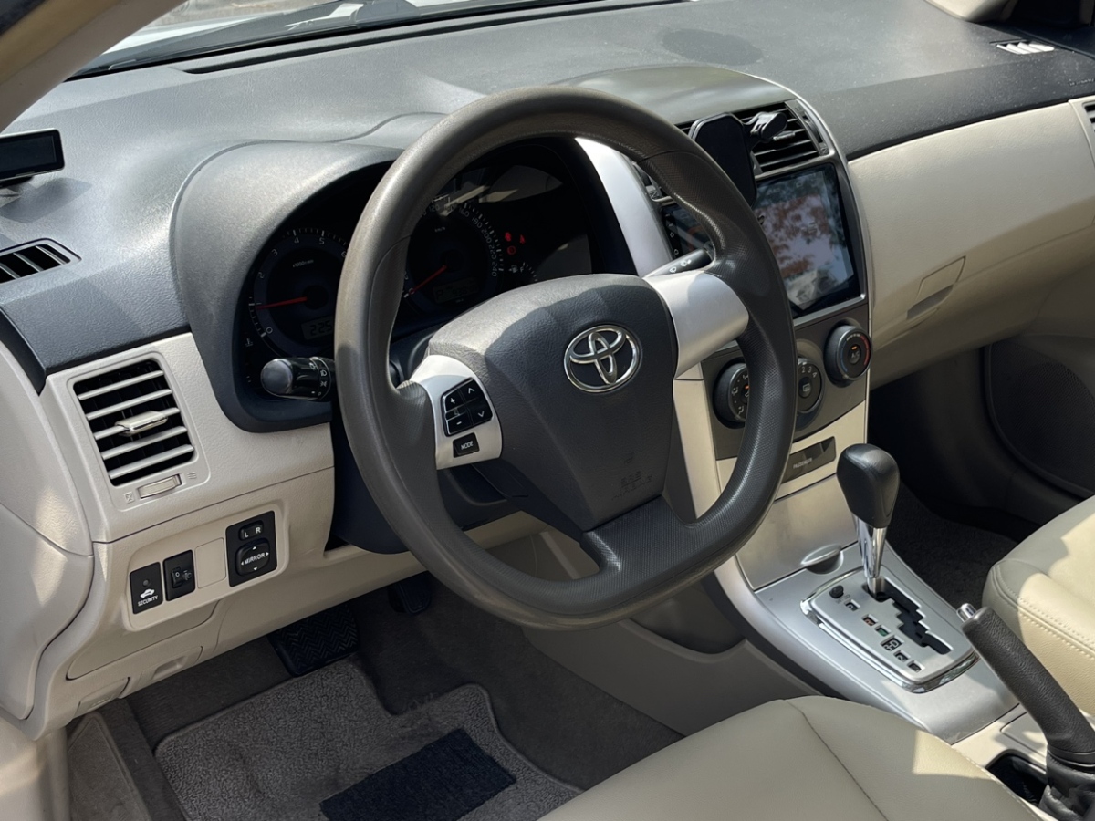 2013年6月丰田 卡罗拉  2013款 特装版 1.6L 自动炫酷型GL