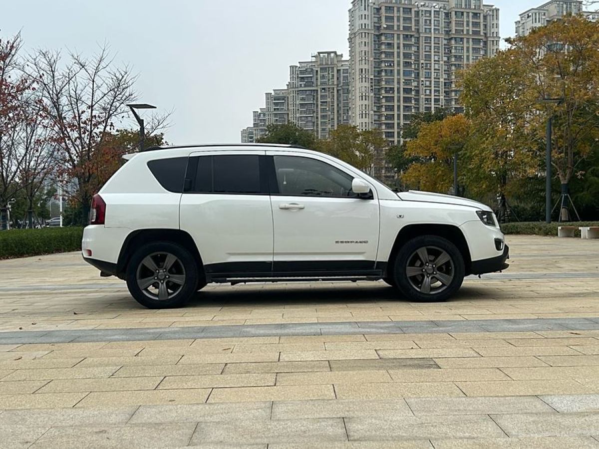 Jeep 指南者  2014款 2.4L 四驅(qū)蛇行珍藏版圖片