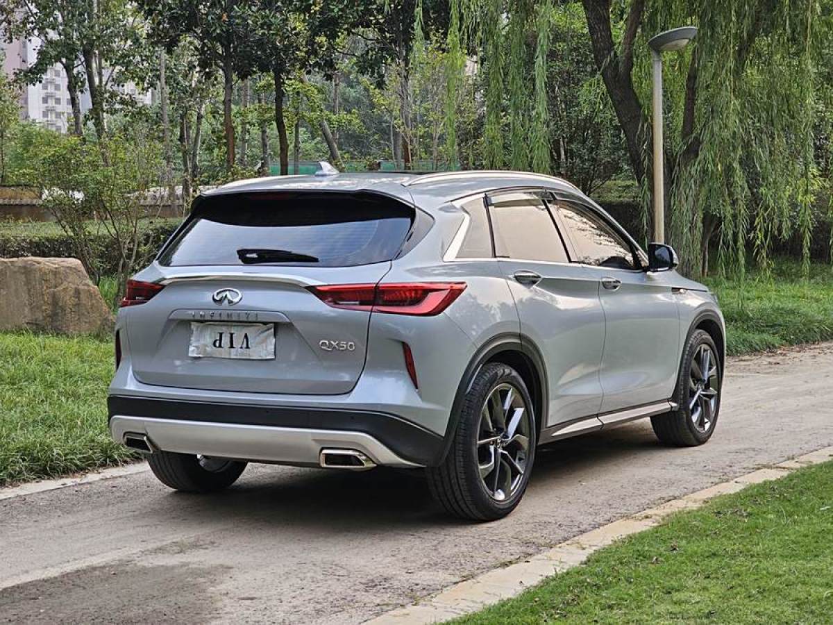 英菲尼迪 QX50  2022款 2.0T 兩驅(qū)領(lǐng)航版圖片