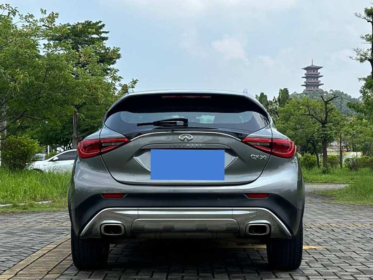 英菲尼迪 QX30  2017款 1.6T 兩驅(qū)運動版圖片