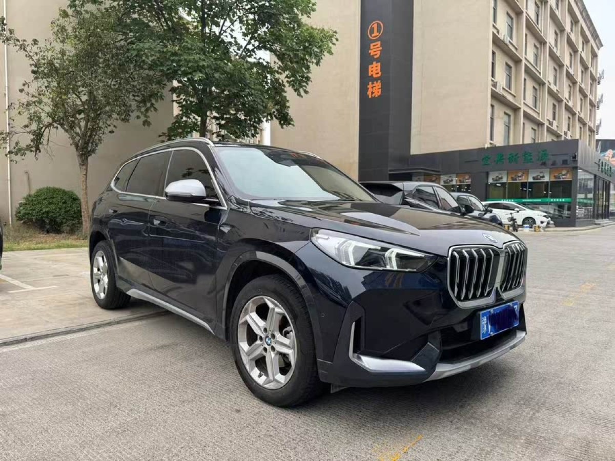 寶馬 寶馬X1  2023款 sDrive20Li X設(shè)計(jì)套裝圖片