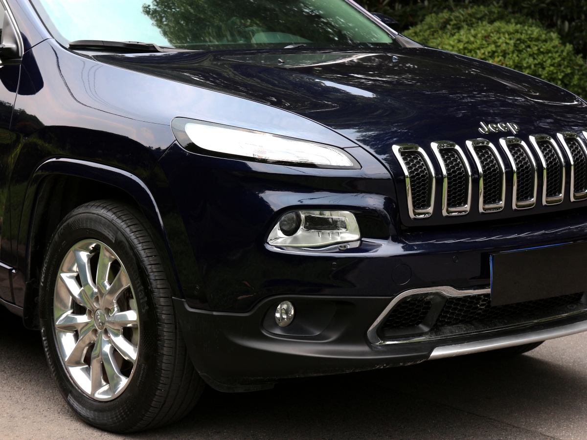 Jeep 自由光  2017款 2.4L 優(yōu)越版圖片