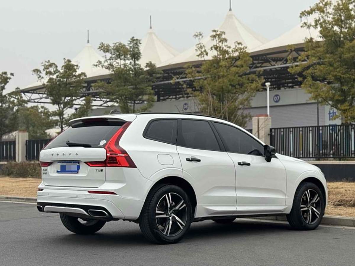 沃爾沃 XC60  2021款 T5 四驅(qū)智遠(yuǎn)運(yùn)動(dòng)版圖片