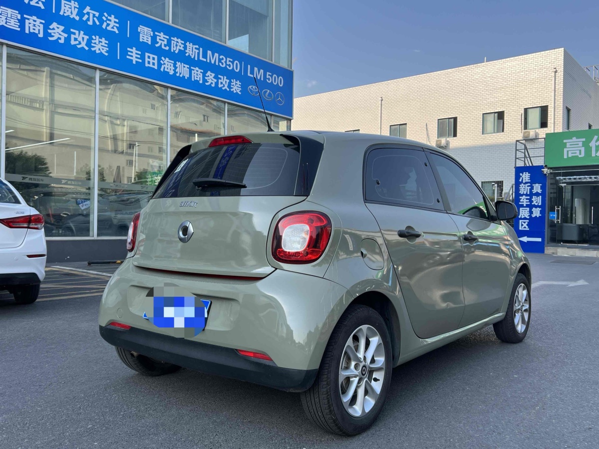 2018年12月smart forfour  2018款 1.0L 52千瓦灵动版