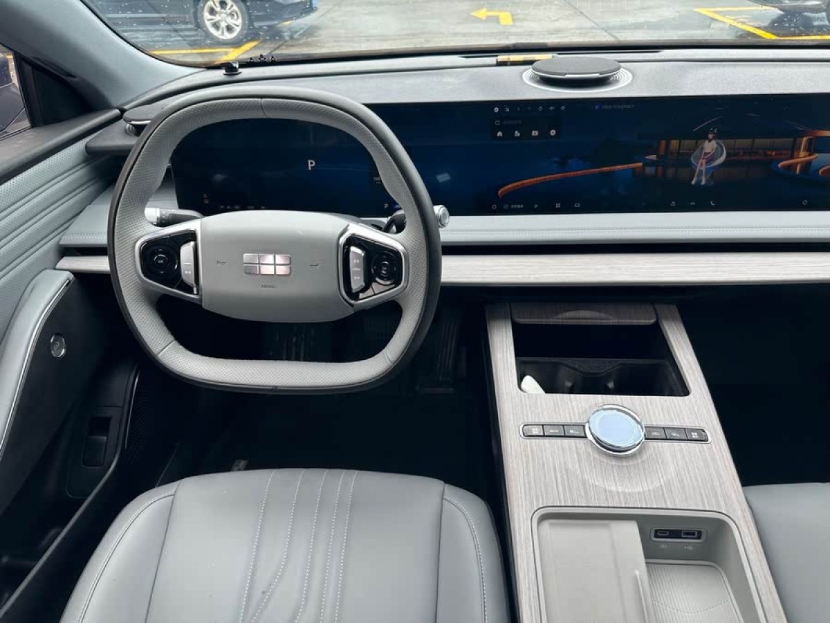 銀河 銀河E8  2024款 550km 后驅(qū)龍騰版圖片