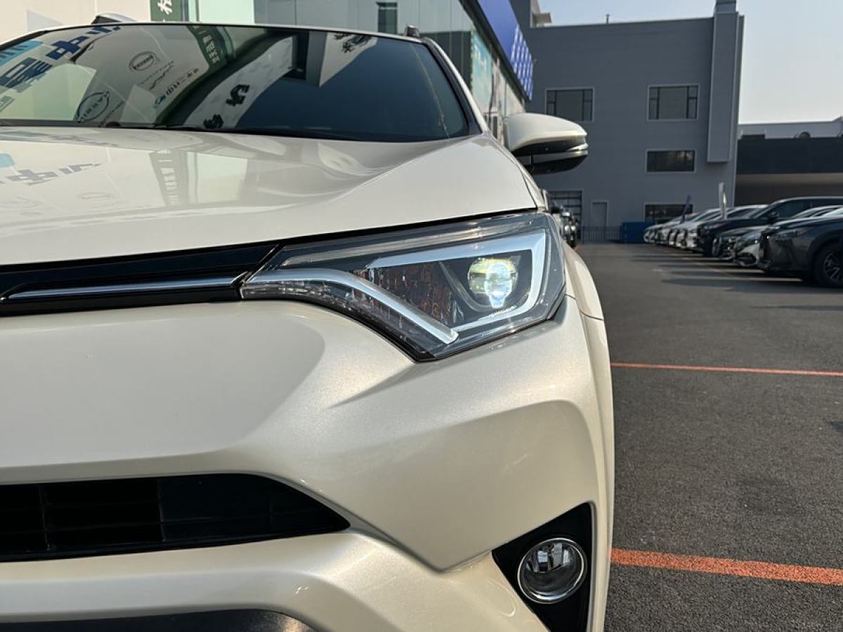 豐田 RAV4榮放  2019款  2.0L CVT兩驅(qū)智尚版 國(guó)VI圖片