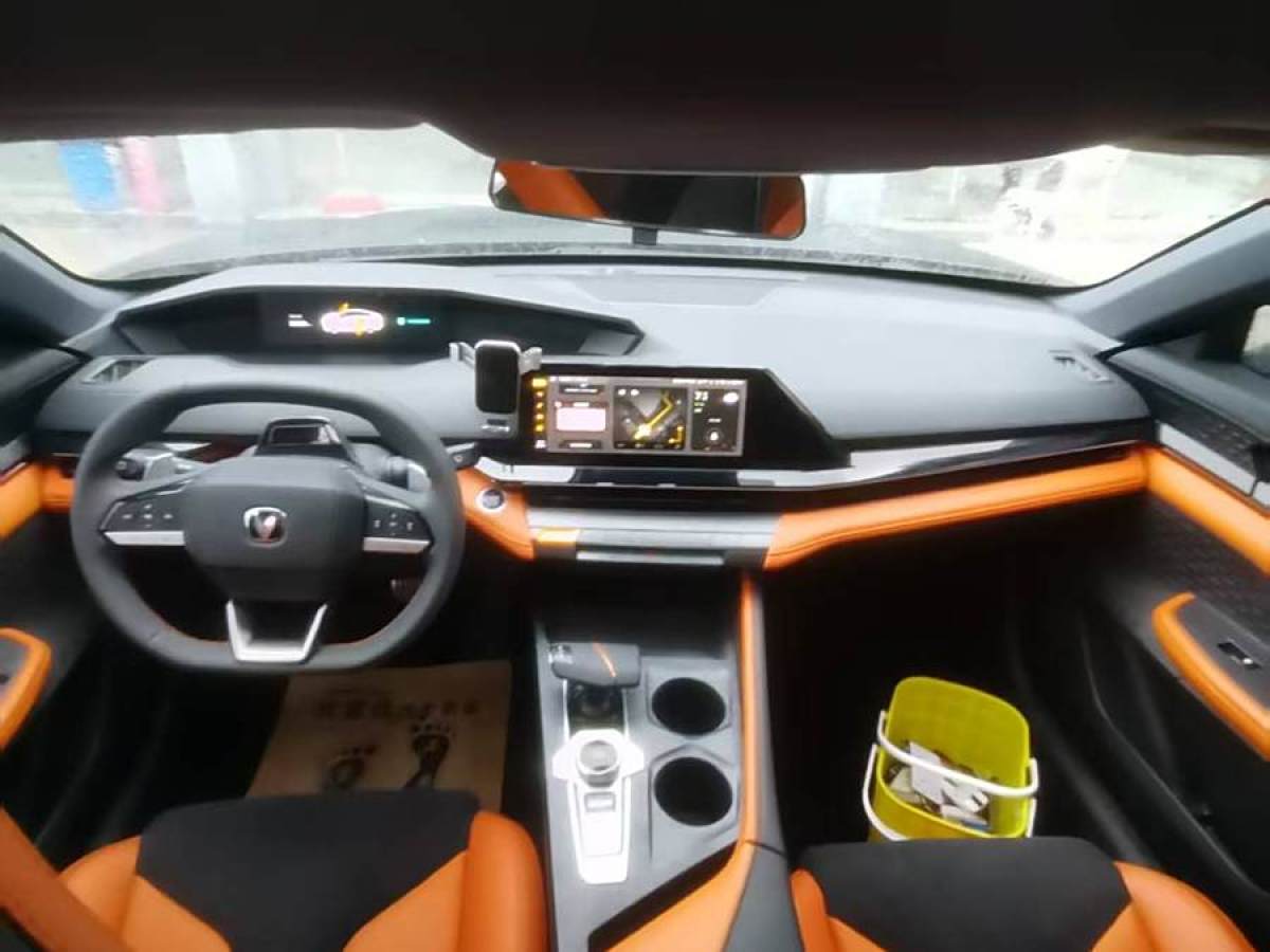 長(zhǎng)安 長(zhǎng)安UNI-V  2023款 1.5T 尊享型圖片