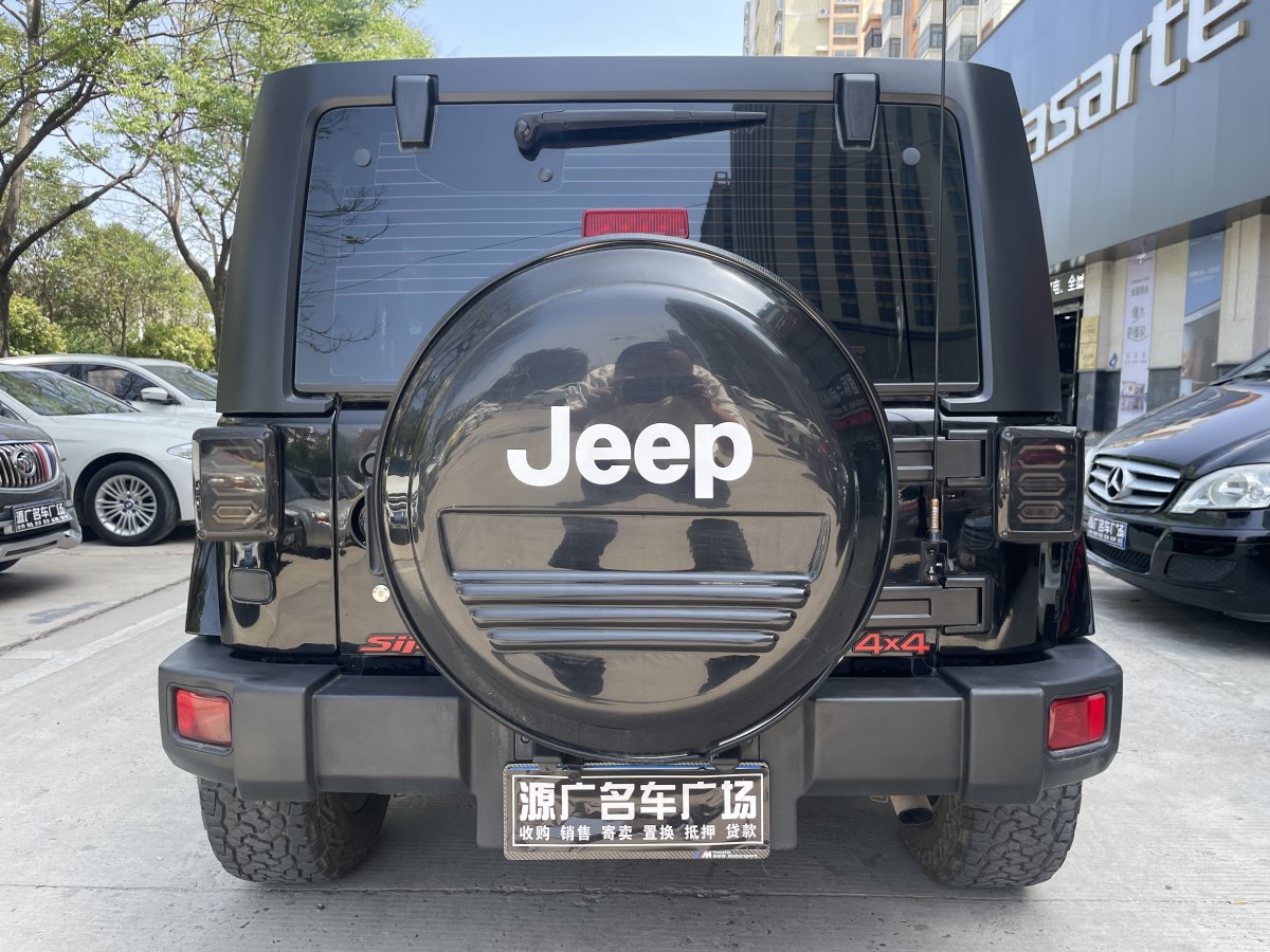 Jeep 牧马人  2017款 3.0L Sahara 四门舒享版图片