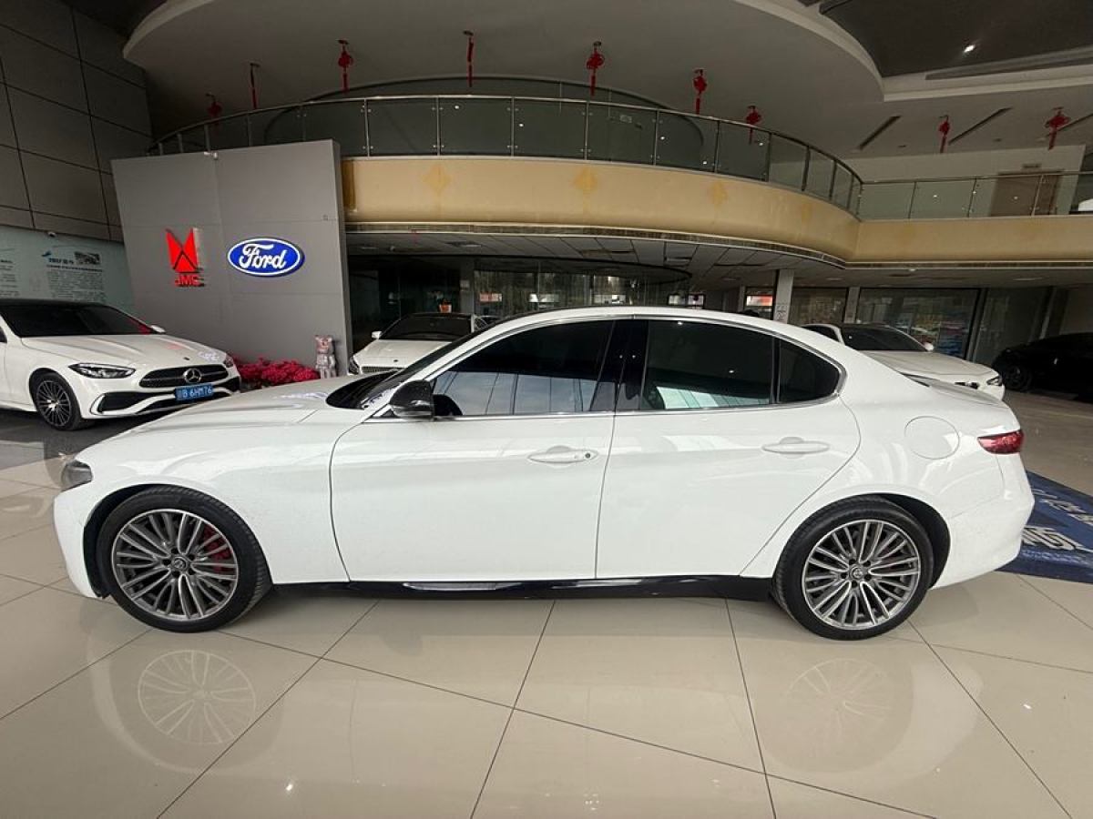 阿爾法·羅密歐 Giulia  2019款  2.0T 280HP 豪華版圖片