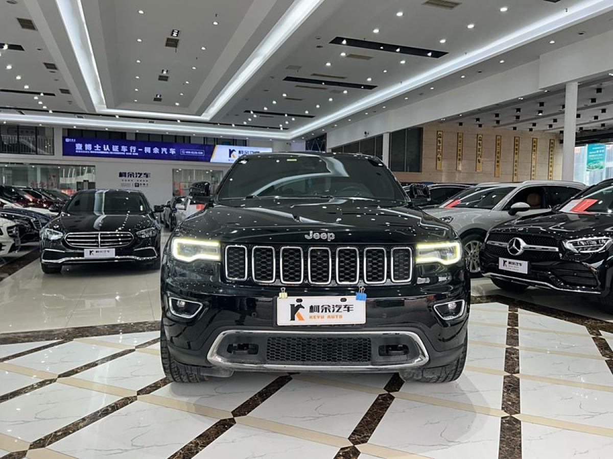 Jeep 大切諾基  2017款 3.0L 舒享導(dǎo)航版圖片