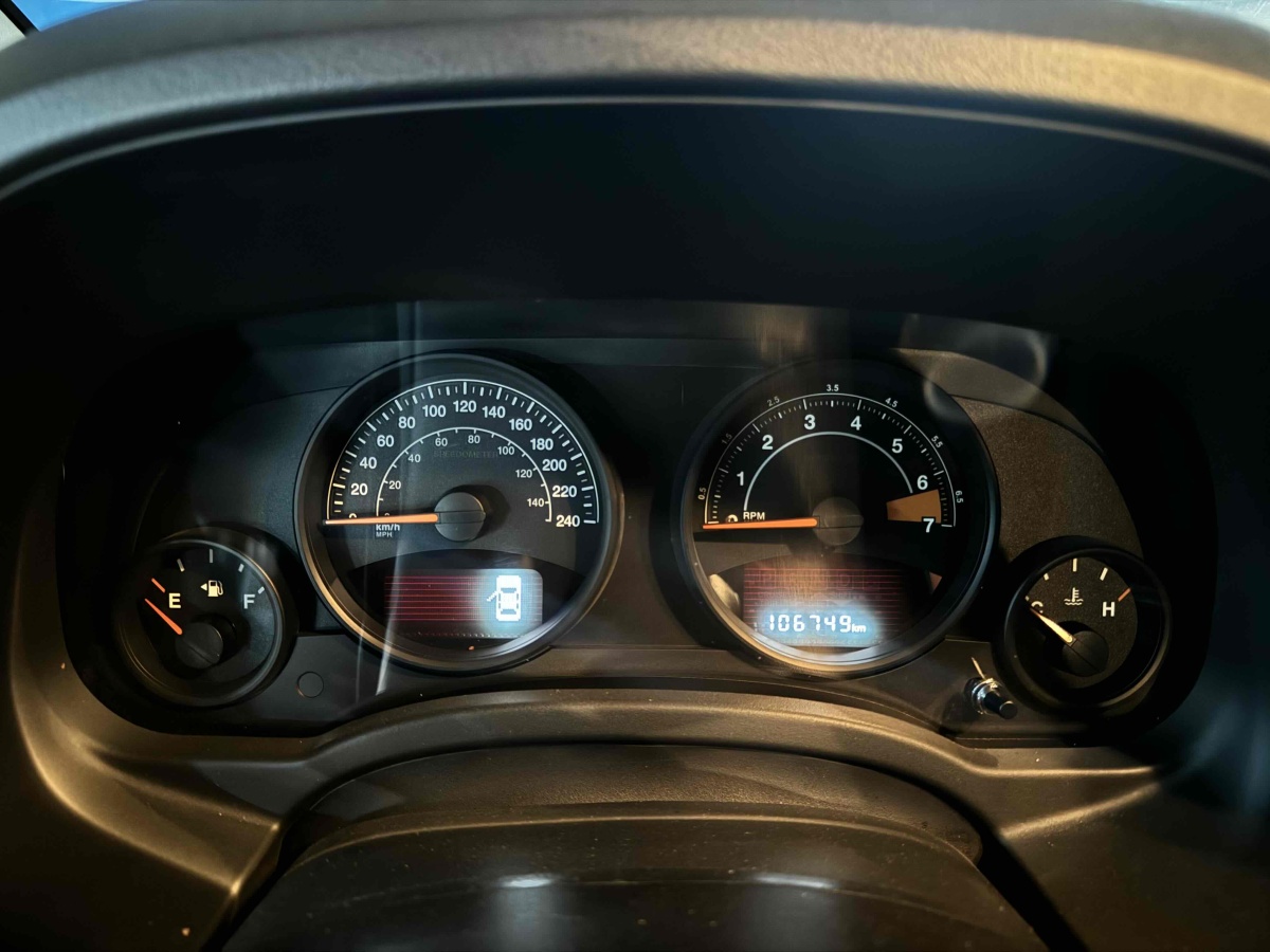2015年3月Jeep 指南者  2014款 改款 2.0L 两驱进取版