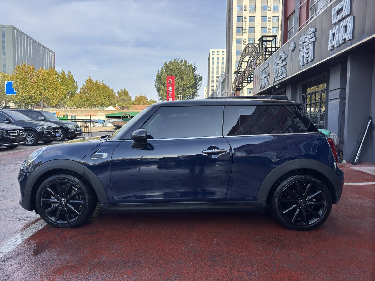 MINI COUNTRYMAN  2018款 1.5T COOPER 藝術家圖片