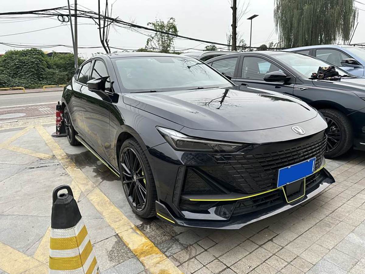 長(zhǎng)安 長(zhǎng)安UNI-V  2022款 1.5T 運(yùn)動(dòng)版圖片