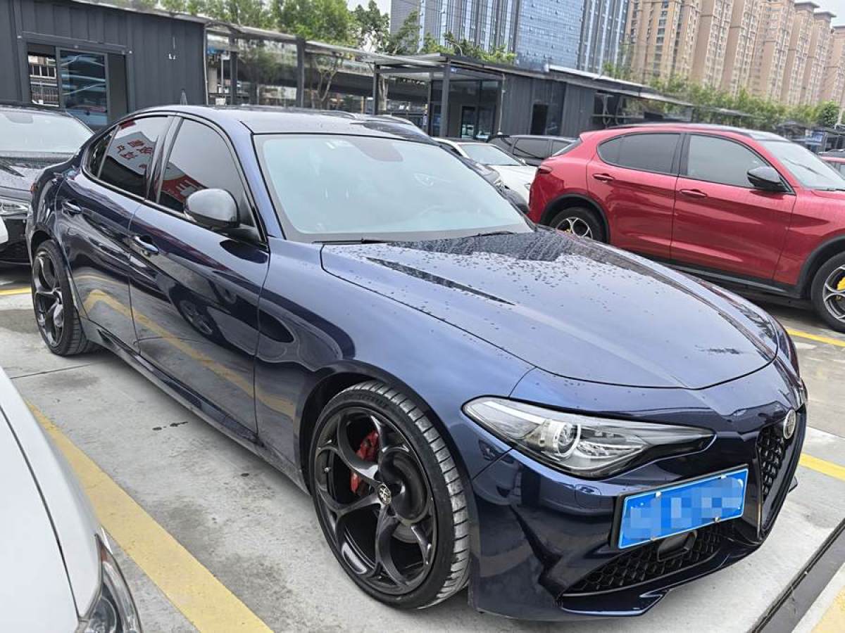 阿爾法·羅密歐 Giulia  2019款 2.0T 280HP Black Package黑標(biāo)限量版圖片