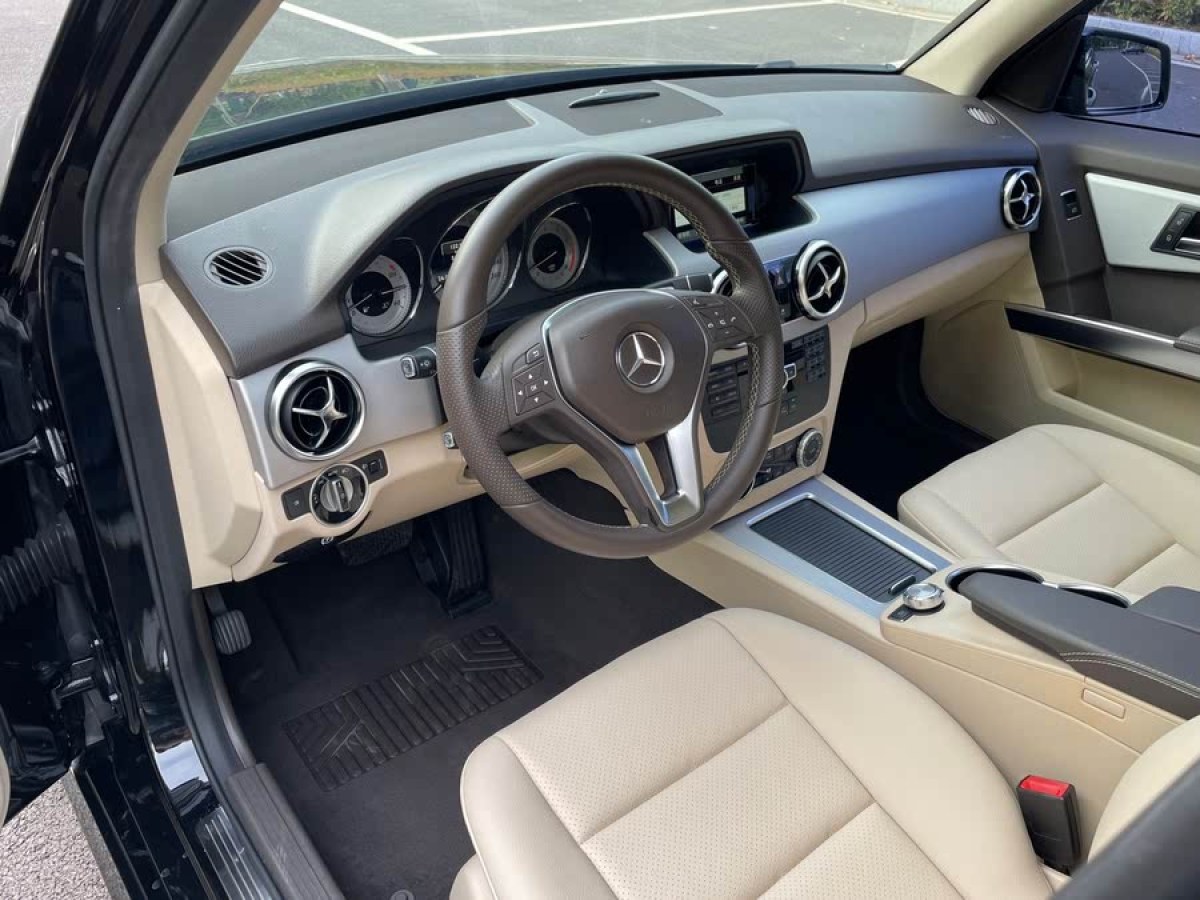 奔馳 奔馳GLK級(jí)  2014款 GLK 260 4MATIC 動(dòng)感型圖片