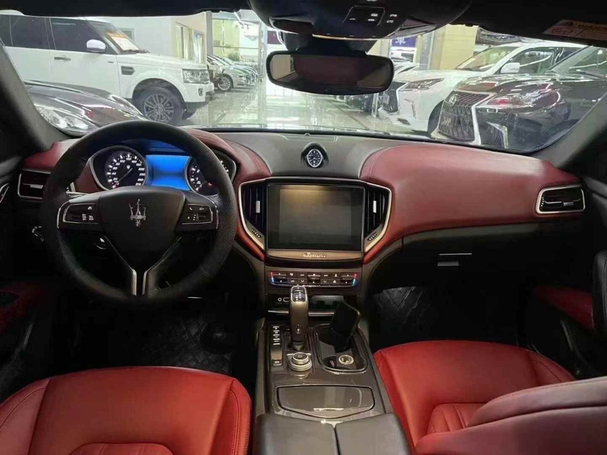 瑪莎拉蒂 Levante  2020款 3.0T 標(biāo)準(zhǔn)版圖片