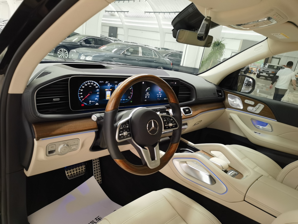 奔馳 奔馳GLS  2023款 改款 GLS 450 4MATIC 豪華型圖片