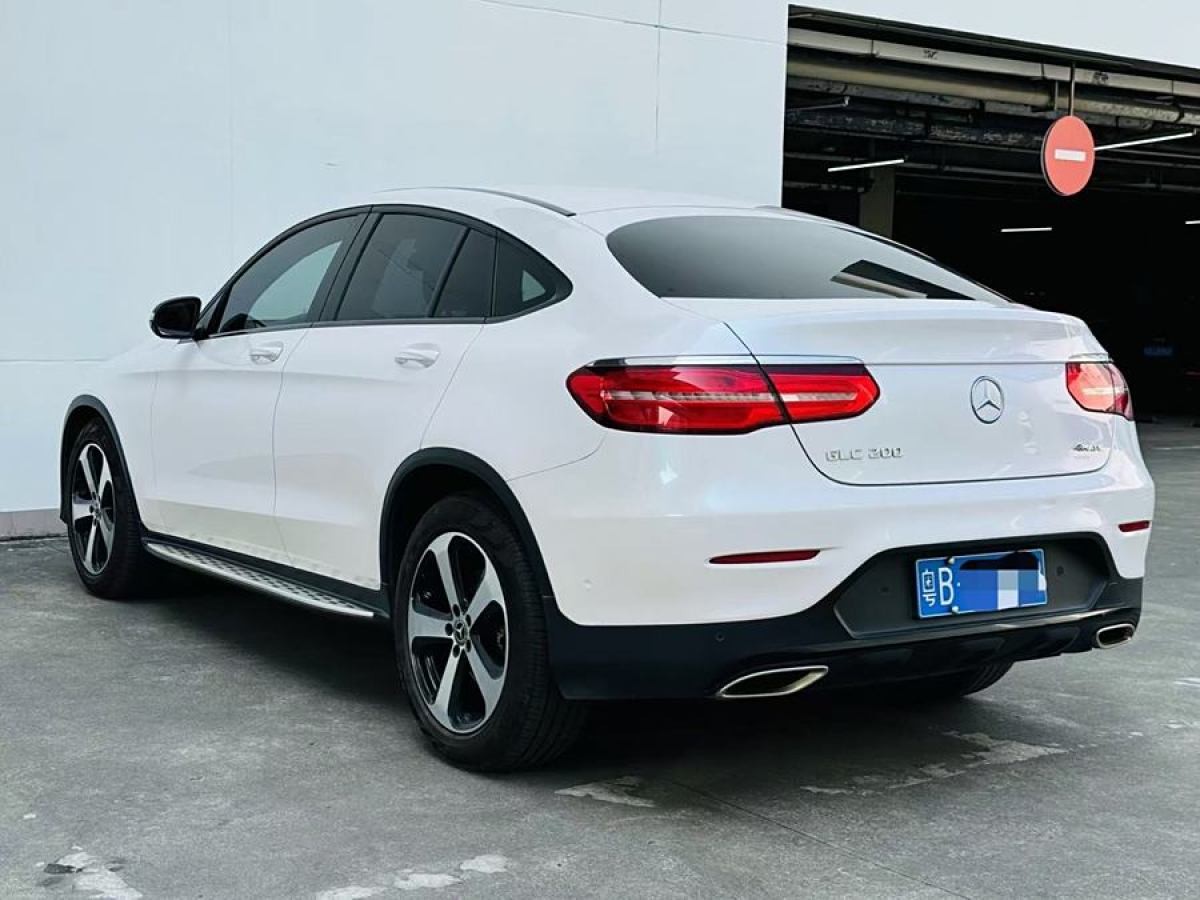 奔馳 奔馳GLC  2022款 改款 GLC 300 4MATIC 轎跑SUV圖片