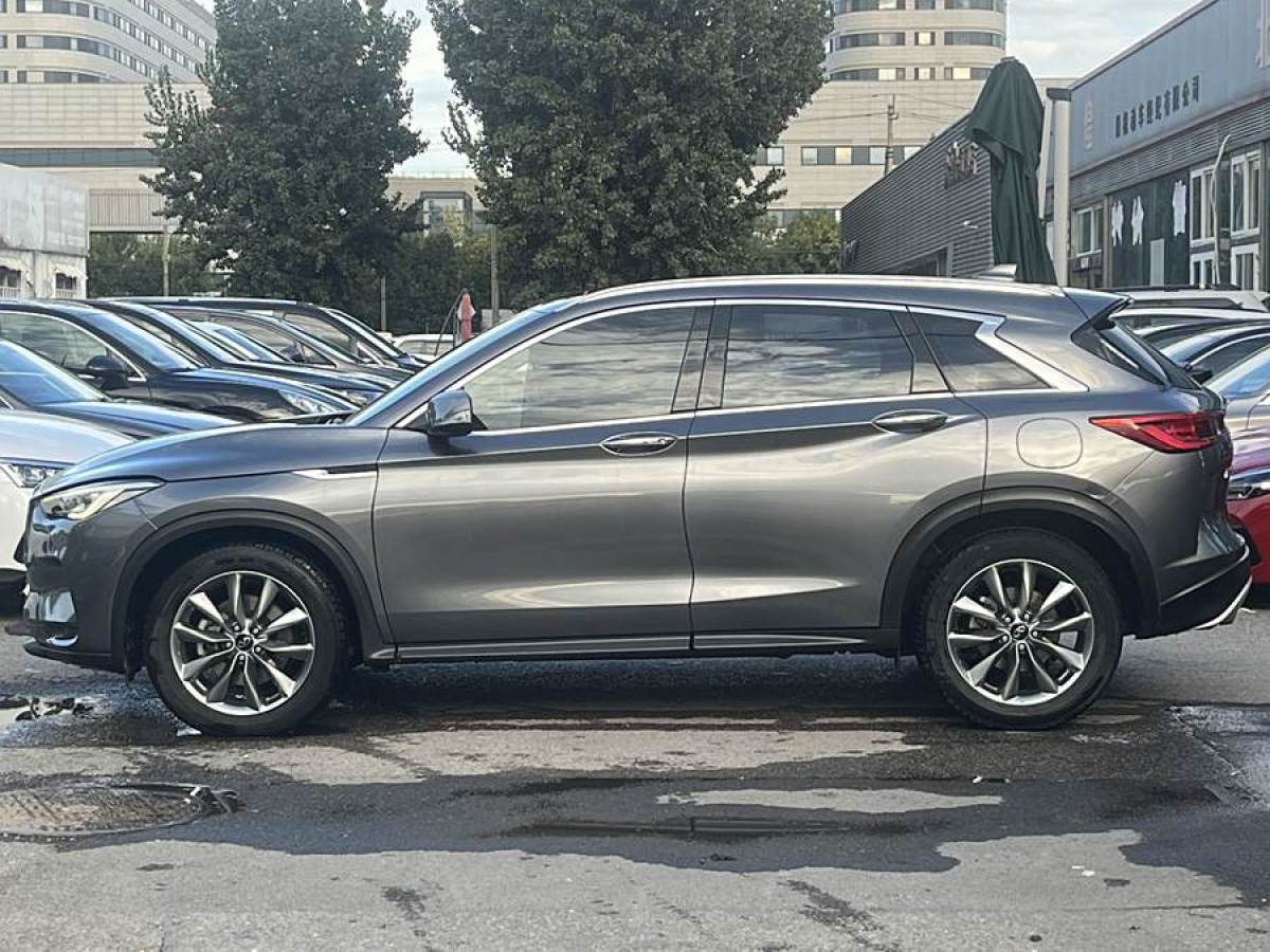 英菲尼迪 QX50  2020款 改款 2.0T 兩驅(qū)時尚版圖片