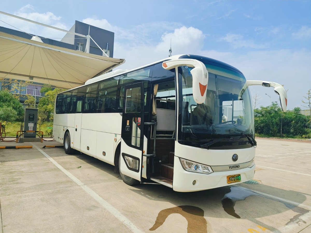 多臺48座非營運(yùn)寧德時代宇通6115新能源電車圖片