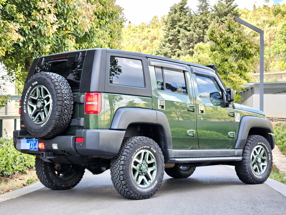 北京 BJ40  2018款 40L 2.0T 手動柴油四驅(qū)尊貴版圖片
