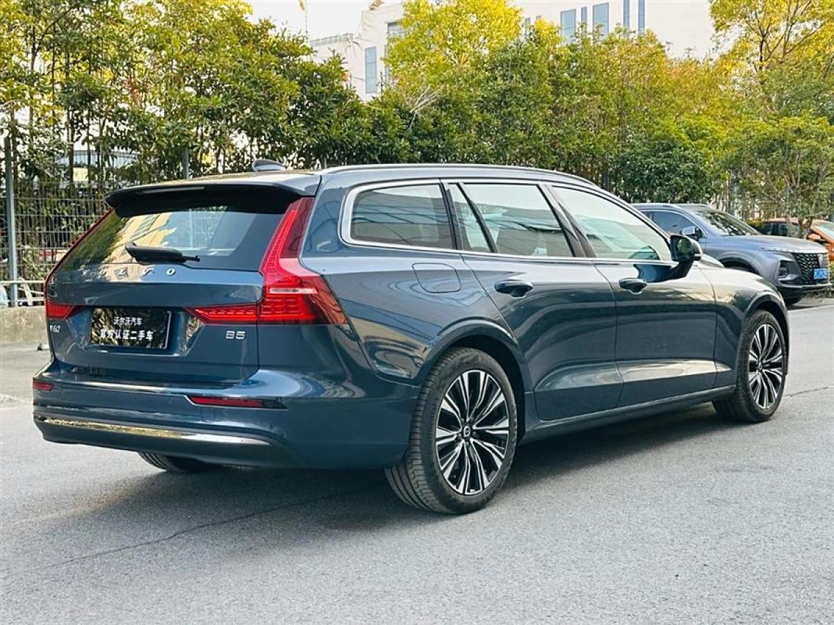 2023年12月沃爾沃 V60  2024款 B5 智遠(yuǎn)豪華版