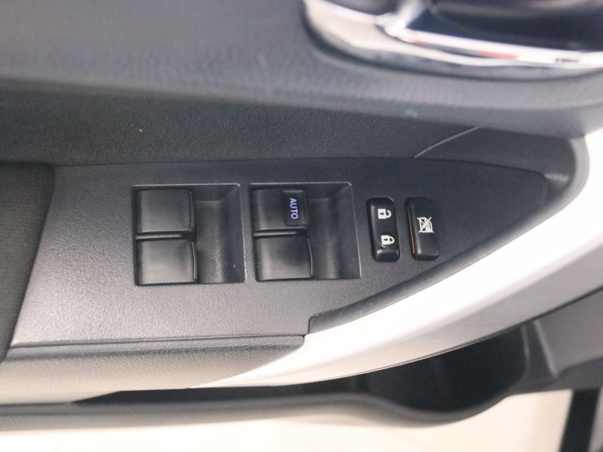 豐田 卡羅拉雙擎E+  2019款 1.8L 領(lǐng)先版圖片