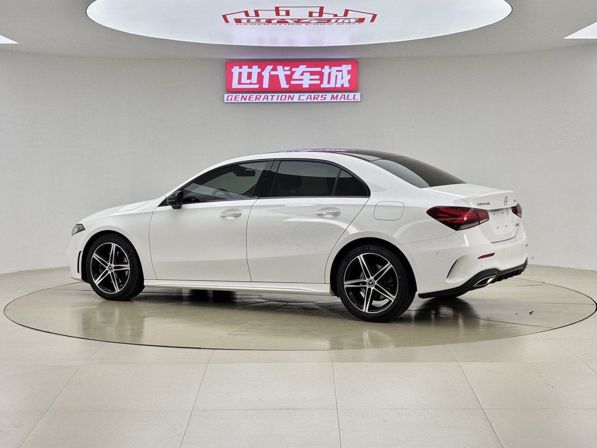 奔馳 奔馳A級  2020款 改款 A 220 L 4MATIC 運動轎車圖片
