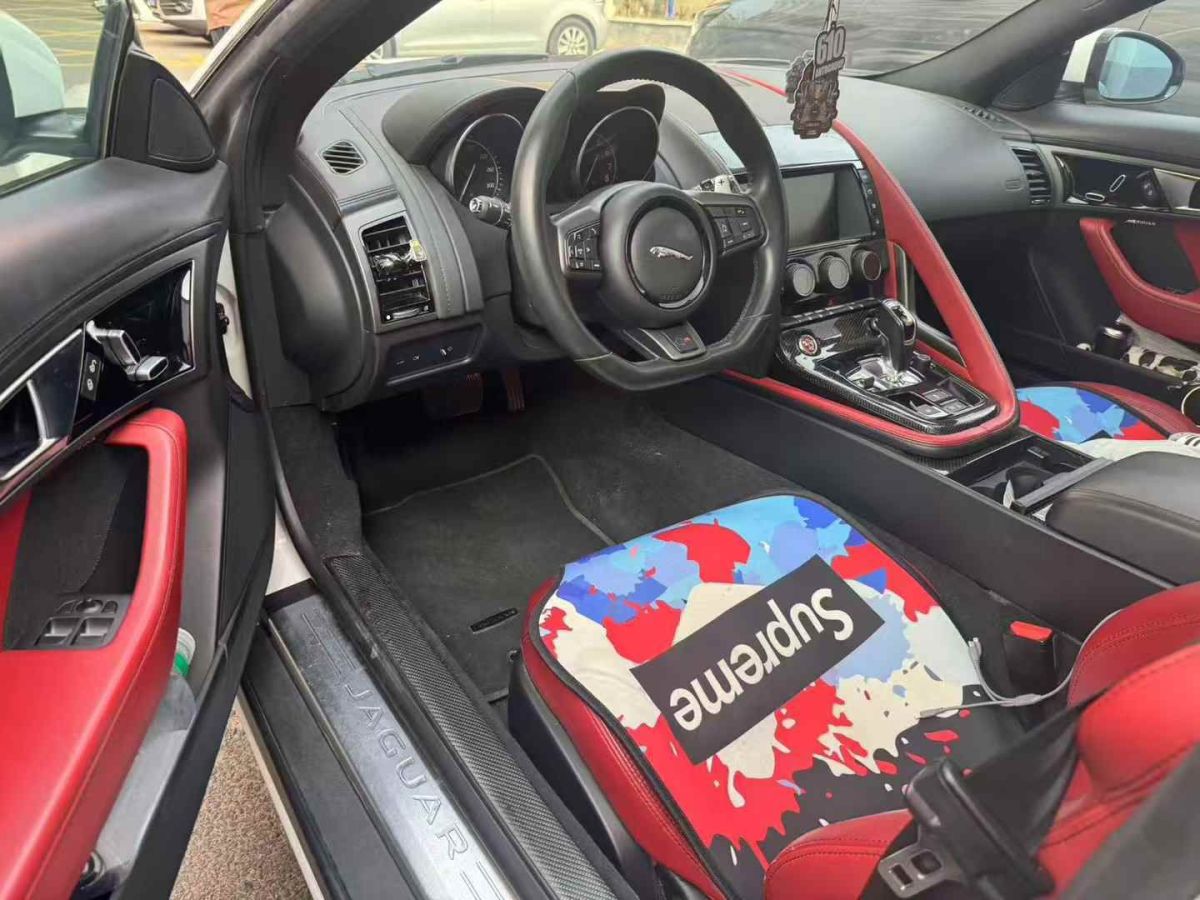 捷豹 F-PACE  2016款 2.0T 兩驅(qū)都市尊享版圖片