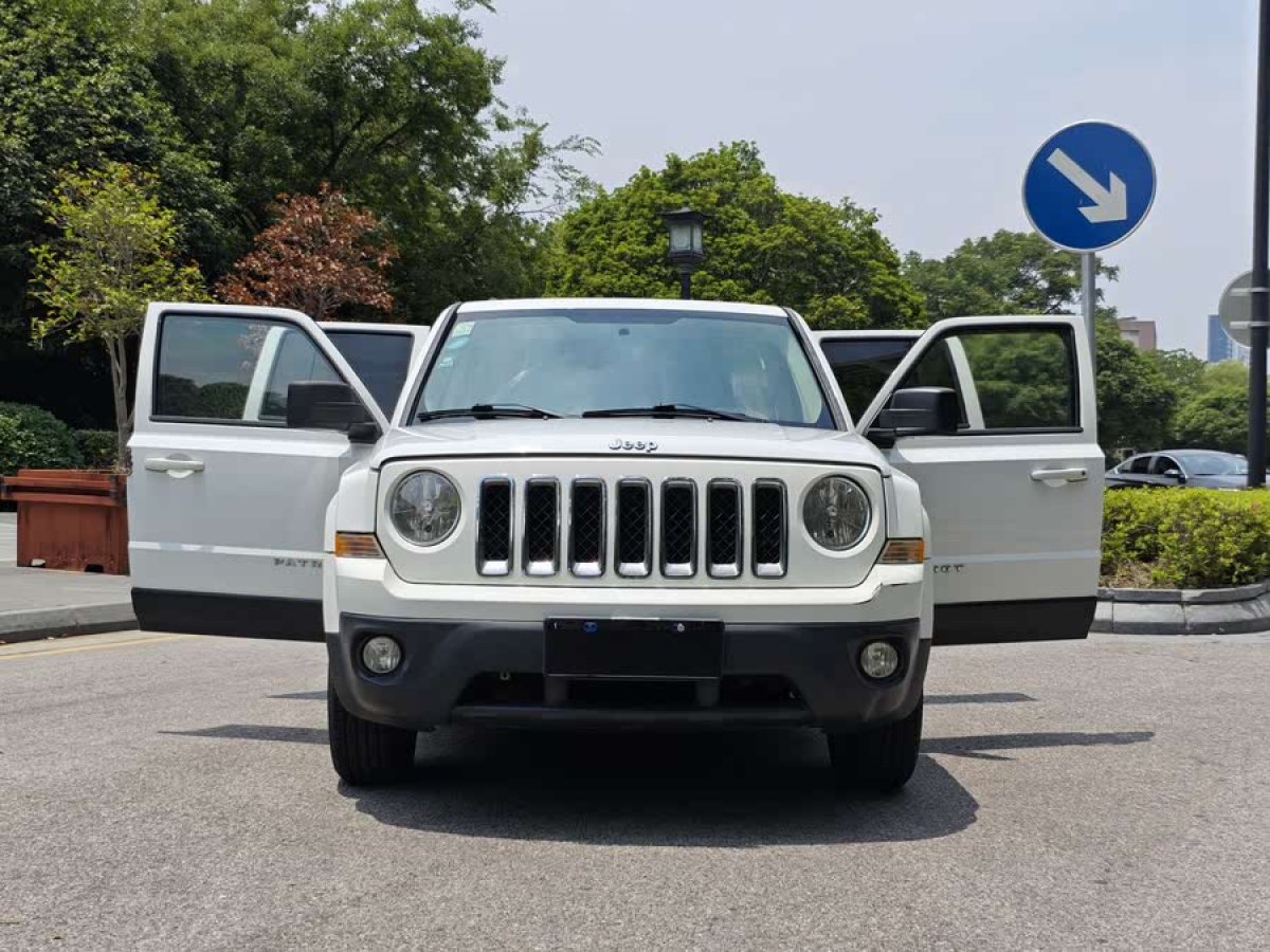 Jeep 自由客  2015款 2.0L 運動版圖片