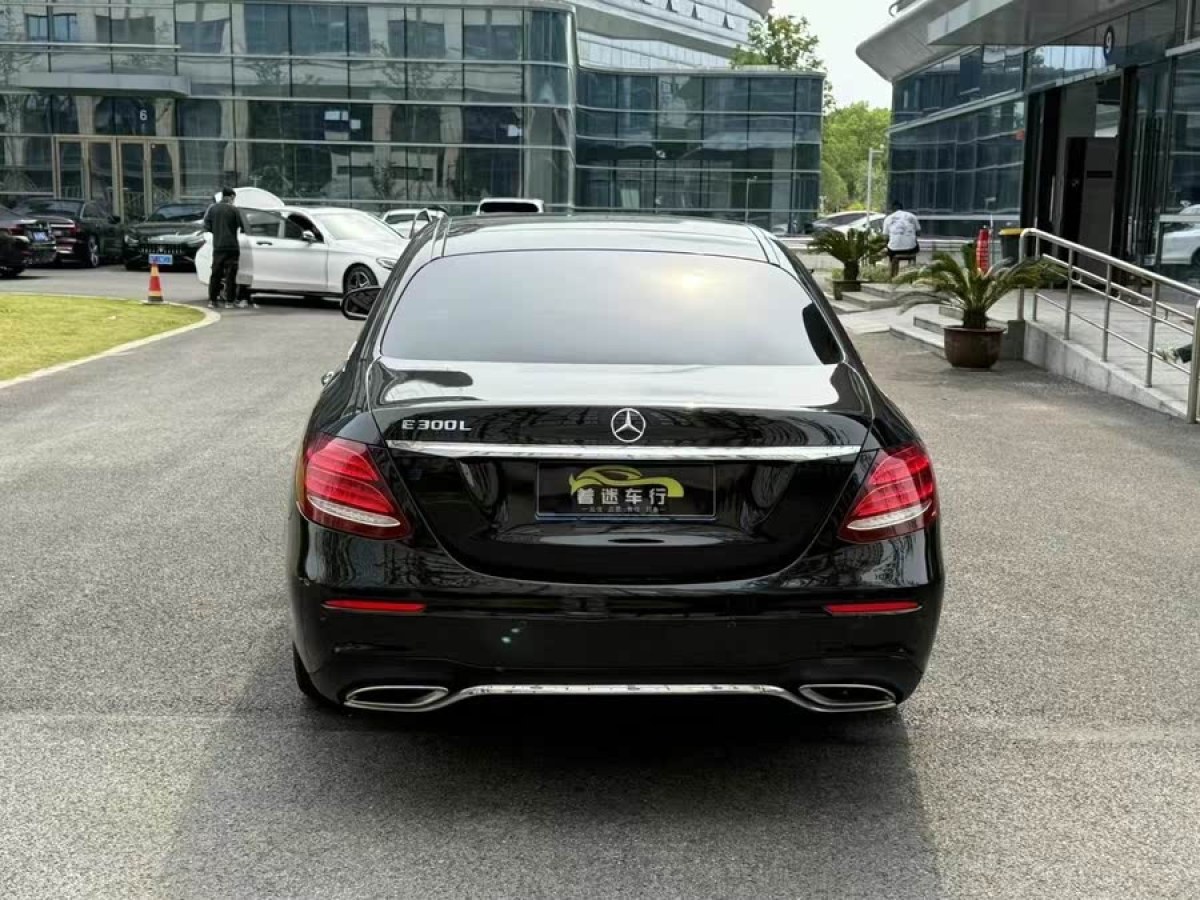 奔馳 奔馳E級  2019款 改款 E 300 L 時尚型圖片