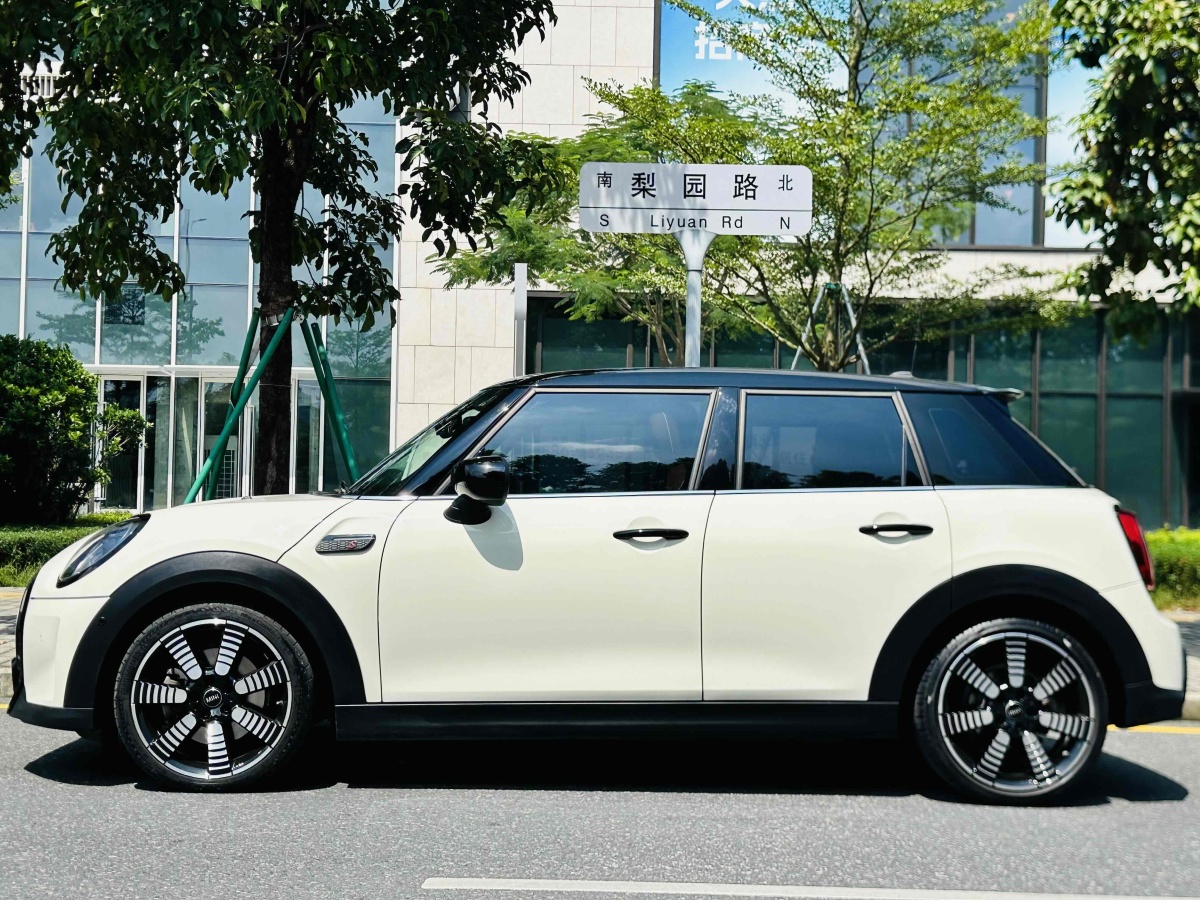 MINI MINI  2023款 2.0T COOPER S 藝術(shù)家 五門版圖片