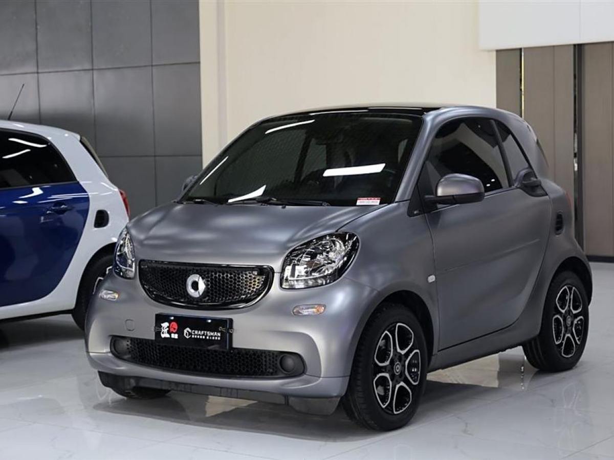 2019年8月smart fortwo  2019款 0.9T 66千瓦硬頂先鋒版 國VI