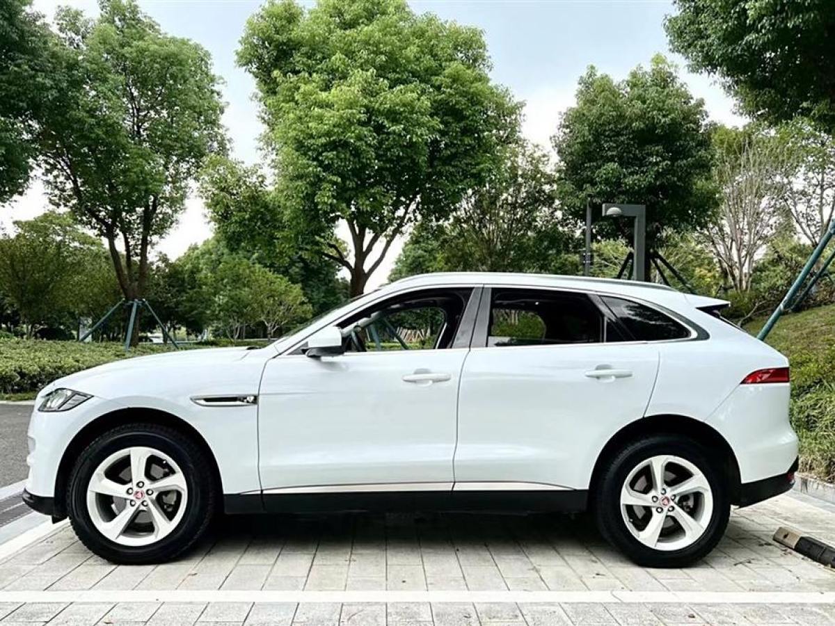 2016年8月捷豹 F-PACE  2016款 2.0T 兩驅(qū)都市尊享版