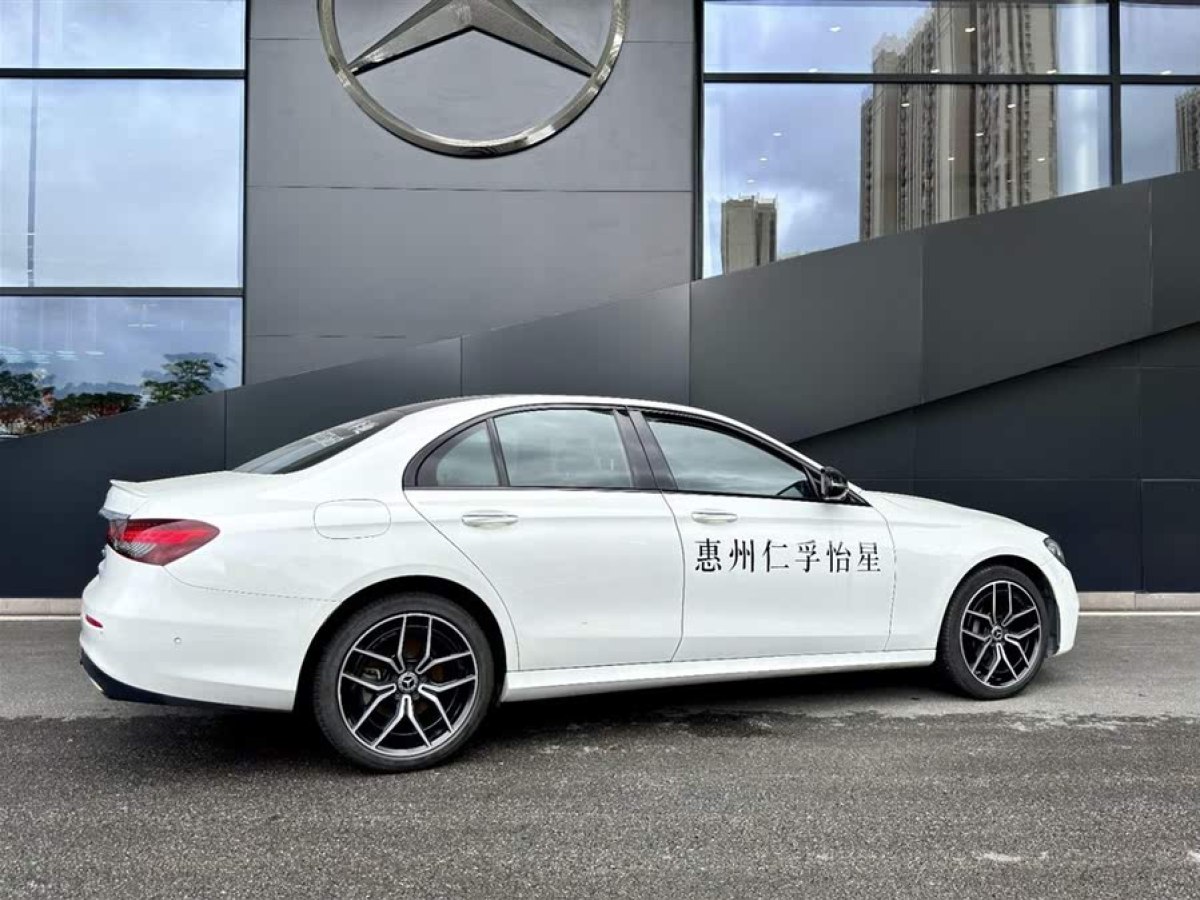 奔馳 奔馳E級(jí)  2022款 E 300 豪華型運(yùn)動(dòng)版圖片