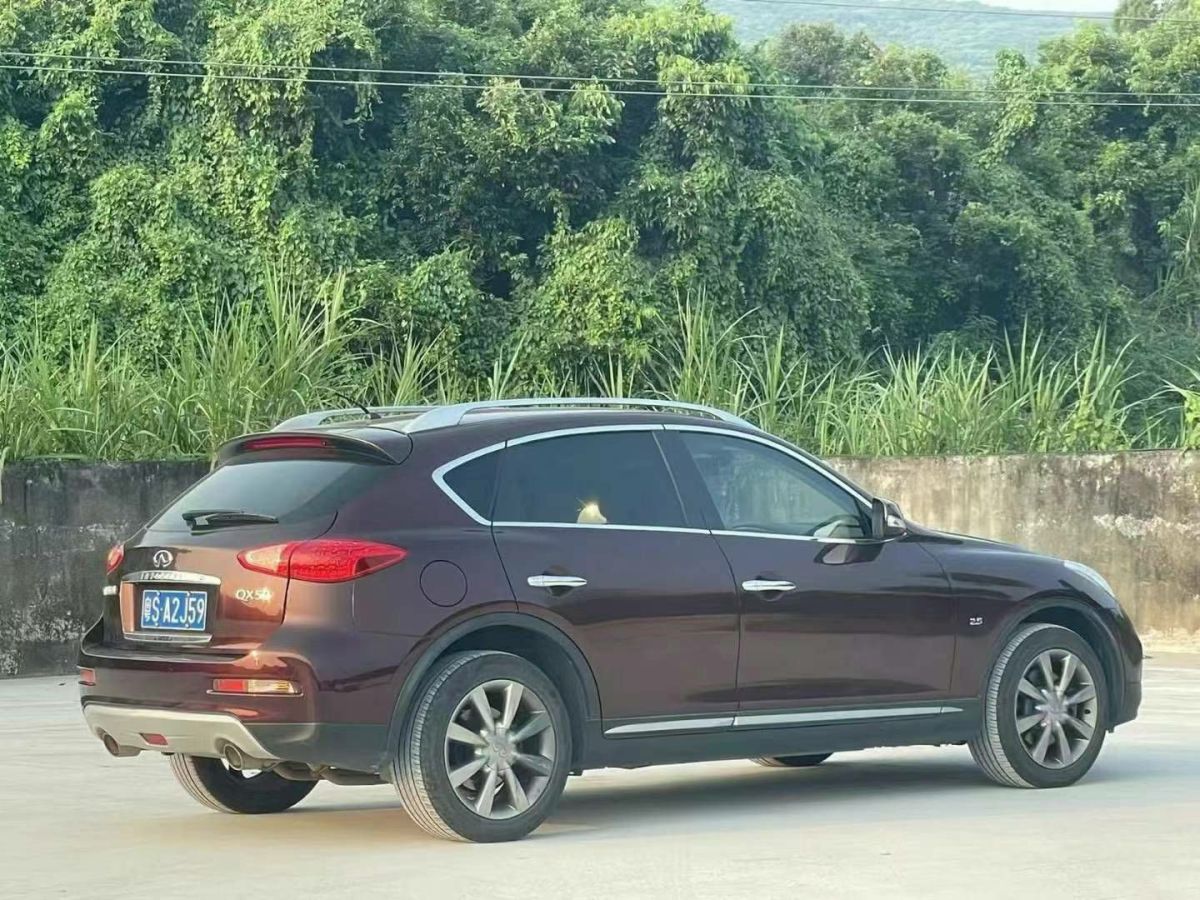 2017年1月英菲尼迪 QX  2017款 QX30 1.6T 時(shí)尚版 兩驅(qū)