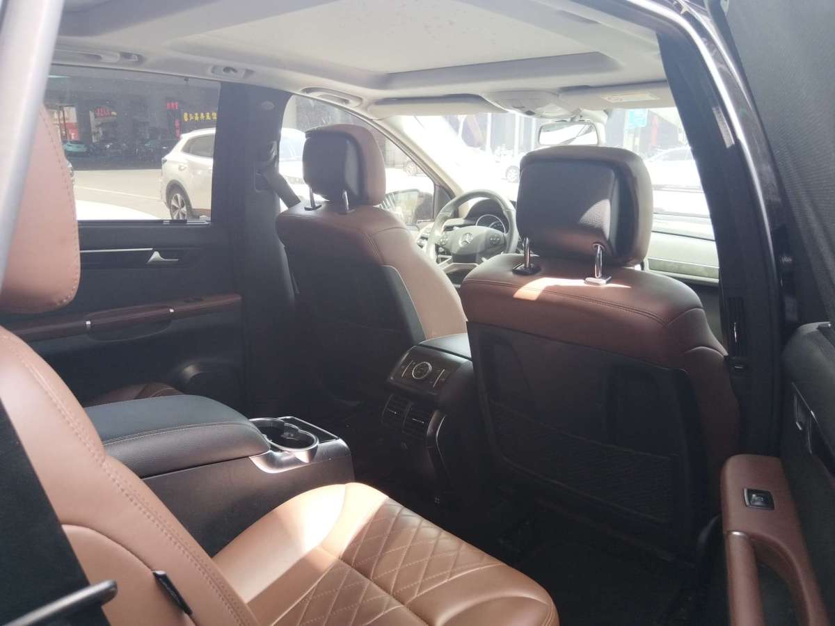 奔驰 奔驰R级  2017款 R 320 4MATIC 商务型臻藏版图片