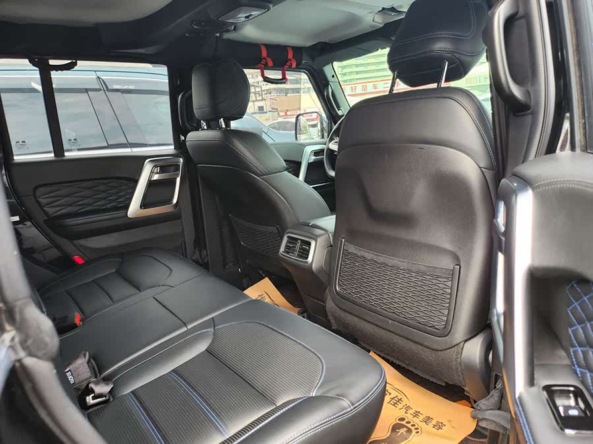 北京 BJ40  2020款 2.0T 自動(dòng)四驅(qū)城市獵人版至尊型圖片