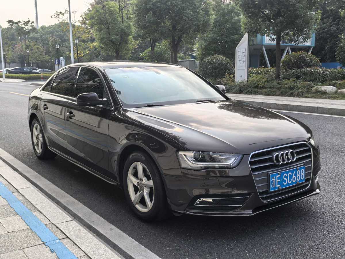 2015年6月奧迪 奧迪A4L  2015款 35 TFSI 自動(dòng)標(biāo)準(zhǔn)型