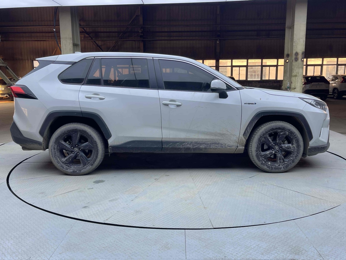 豐田 RAV4榮放  2022款 雙擎 2.5L CVT四驅(qū)旗艦版圖片