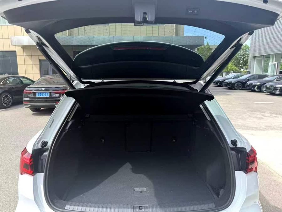 奧迪 奧迪Q3  2020款 35 TFSI 時(shí)尚動(dòng)感型圖片