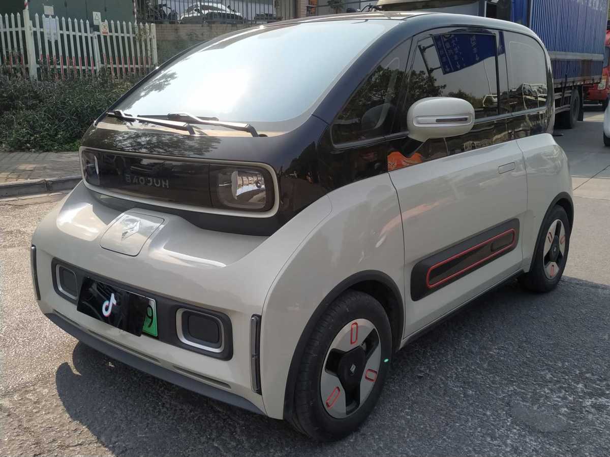 寶駿 寶駿KiWi EV  2022款 設(shè)計(jì)師輕享版 三元鋰圖片