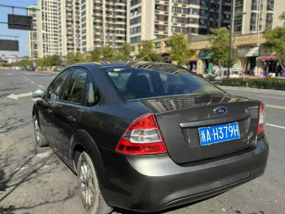 福特 ?？怂? 2013款 2.0T ST 標(biāo)準(zhǔn)版圖片