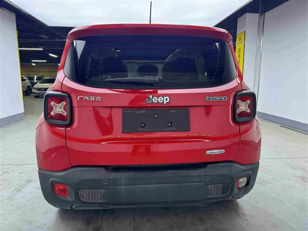 Jeep 自由俠  2018款 互聯(lián)大屏版 180T 自動(dòng)高能版圖片
