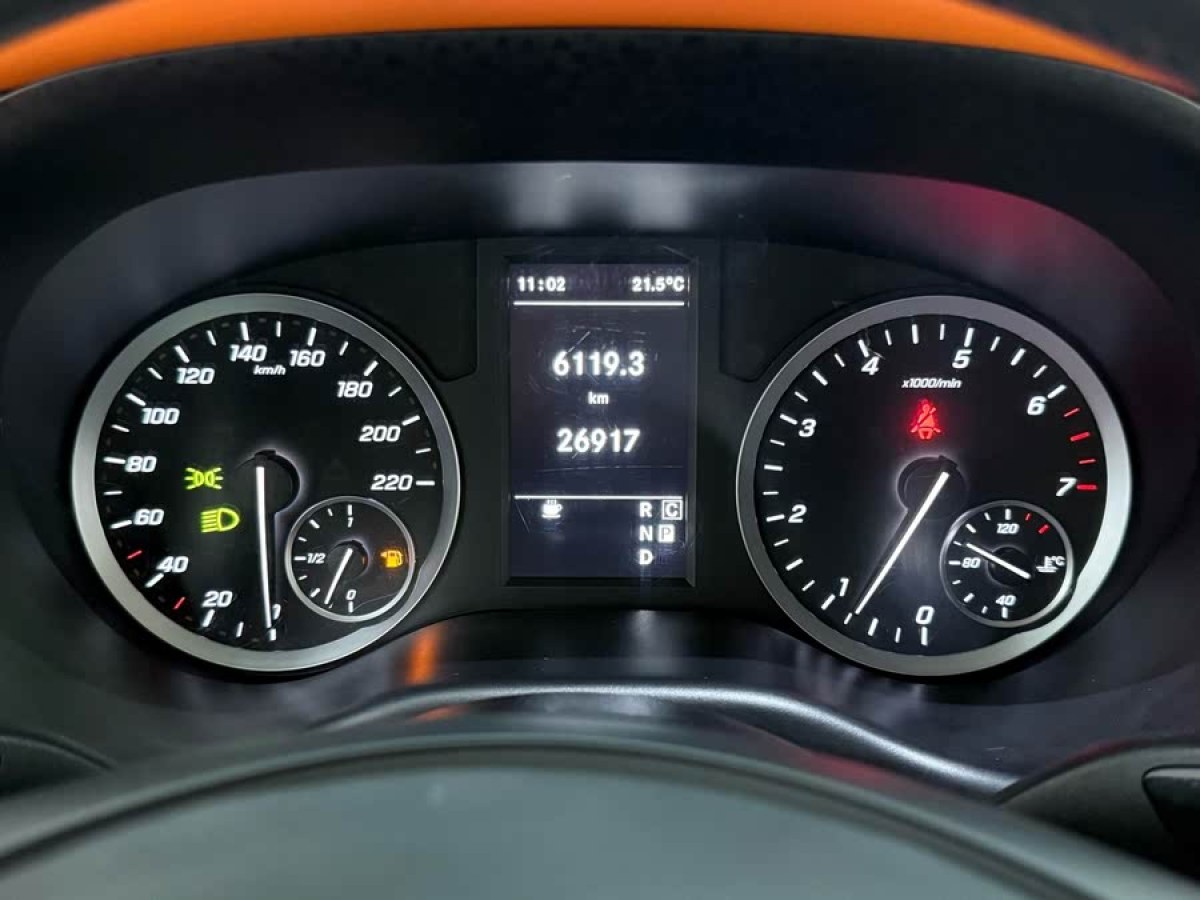 奔馳 威霆  2021款 2.0T 精英版 7座圖片