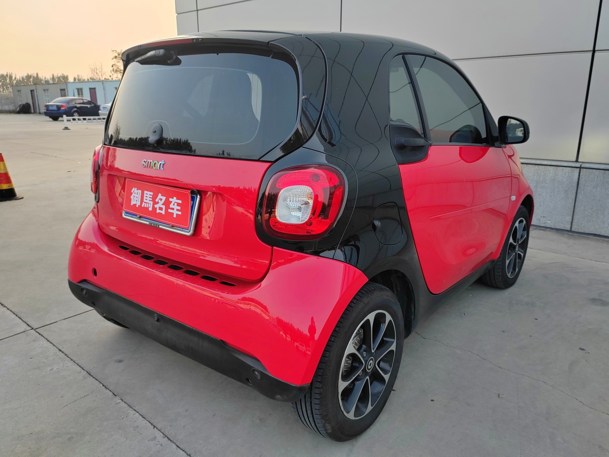 2017年8月smart fortwo  2017款 1.0L 52千瓦硬頂摯愛特別版