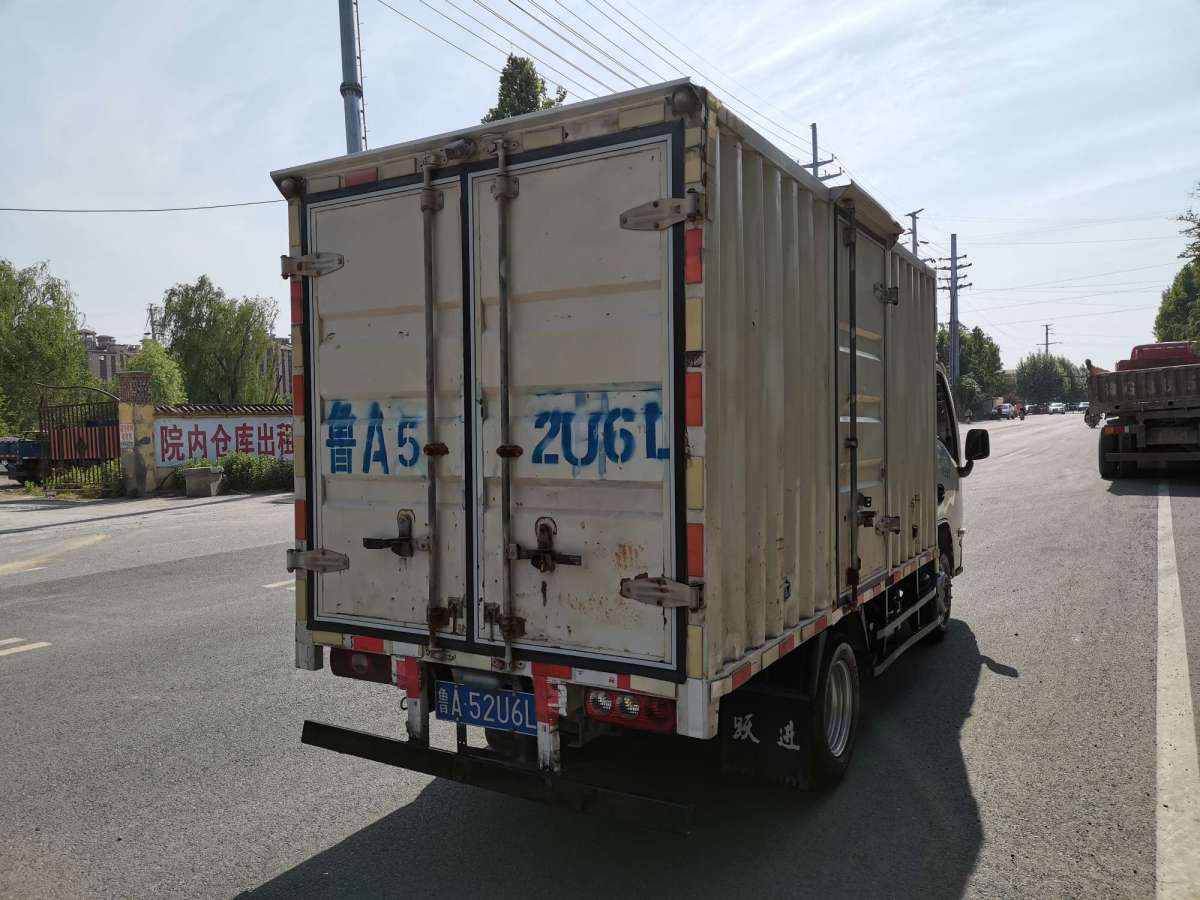 依維柯 得意  2023款 2.5T V35廂式運輸車短軸低頂雙胎手動門2-3座圖片