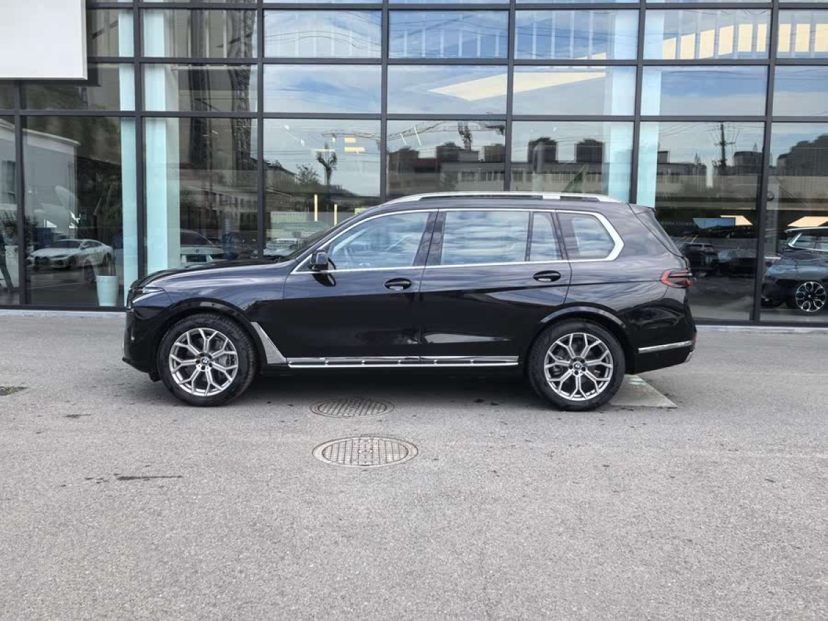 寶馬 寶馬X7  2023款 xDrive40i 領(lǐng)先型豪華套裝圖片